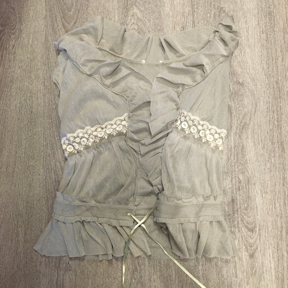 Off White Linen Gauze & Lace, Ruffle Top, With Buttons & Ribbon - Picture 2 of 3